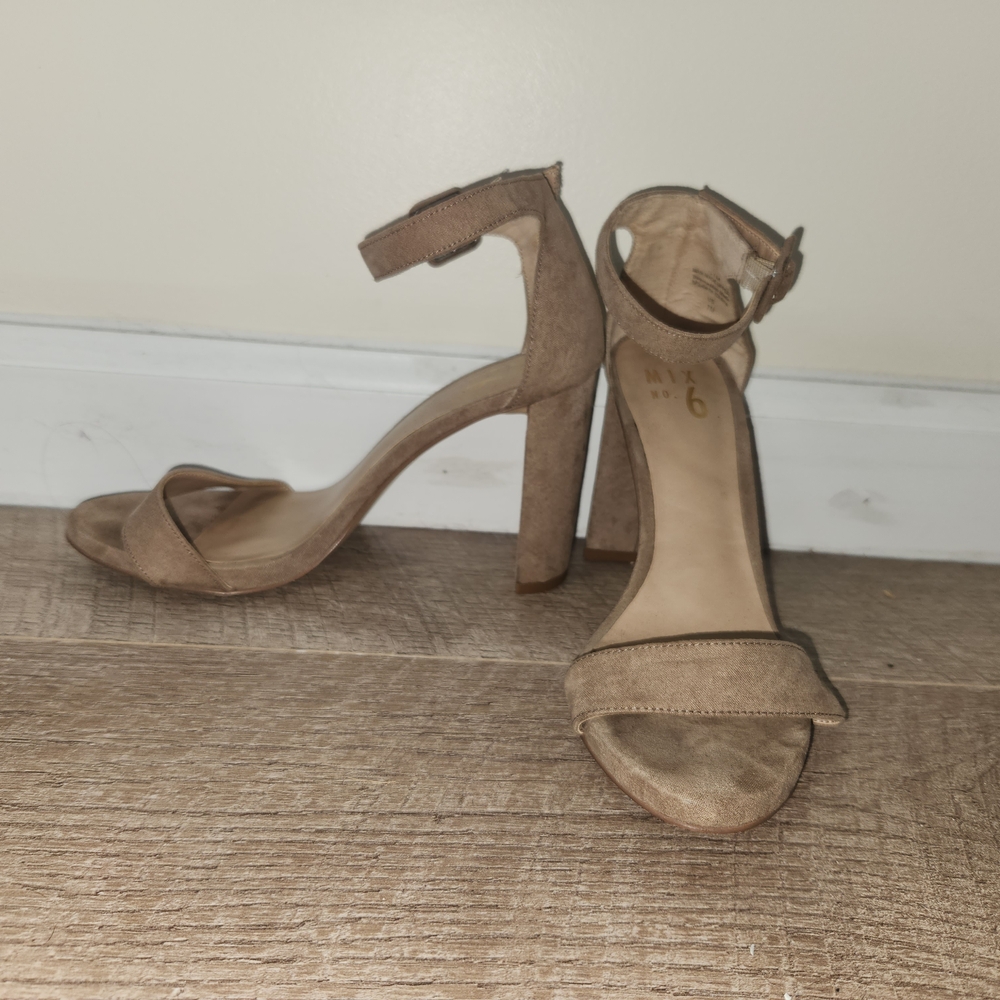 Elegant Tan Women's Heels